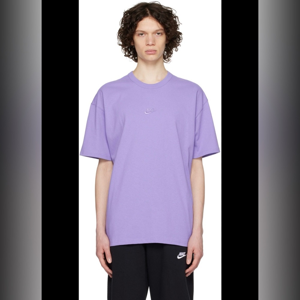Nike Men's Lavender Short Sleeve Tee -Loose Fit